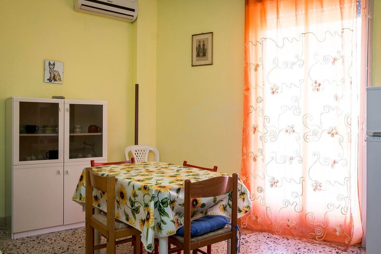 Others 4, Apartaments Cavour 5, Palermo