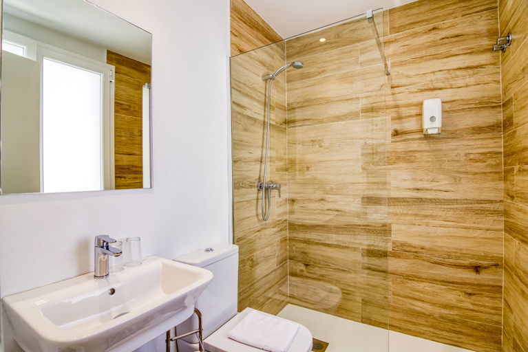 Bathroom 4, Hostal La Isla, Baleares