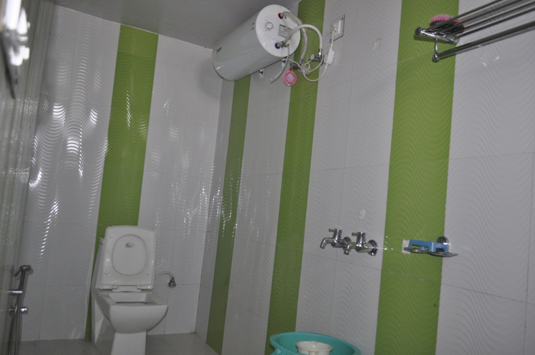 Bathroom, Hotel Garden Cottage & Resort Dhanaulti, Tehri Garhwal