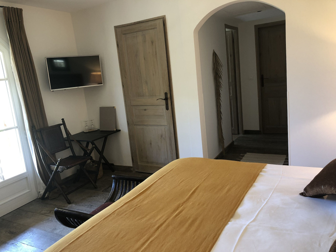 Bedroom 5, Le clos des sept palmiers, Var