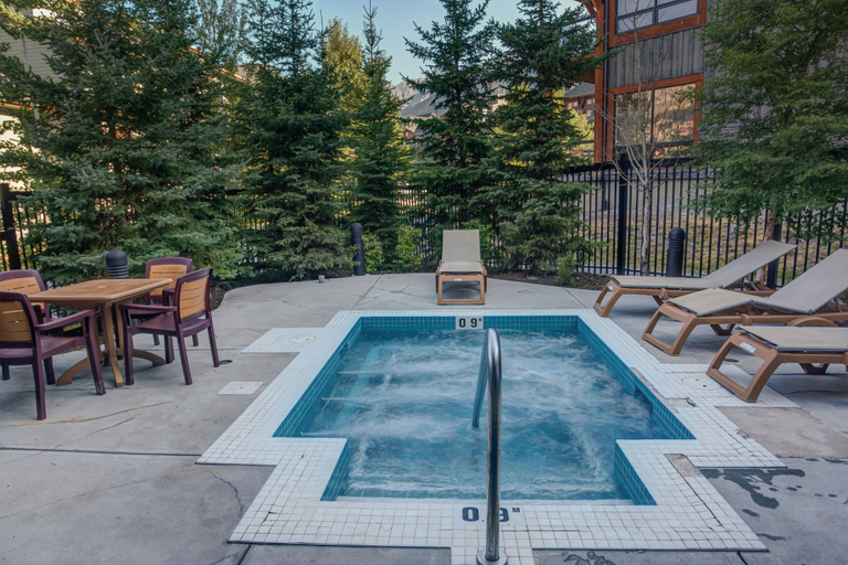 Sport & Beauty 2, Lodges at Canmore, Division No. 15