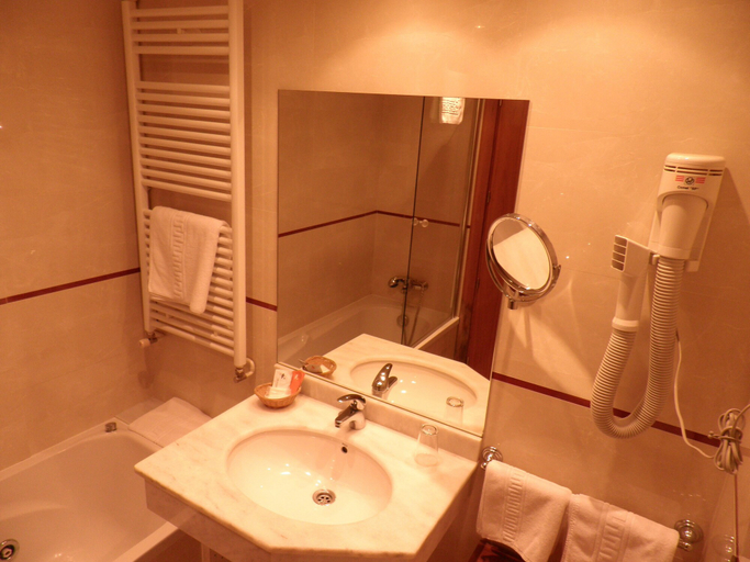 Bathroom 4, Hotel Arturo, Lleida