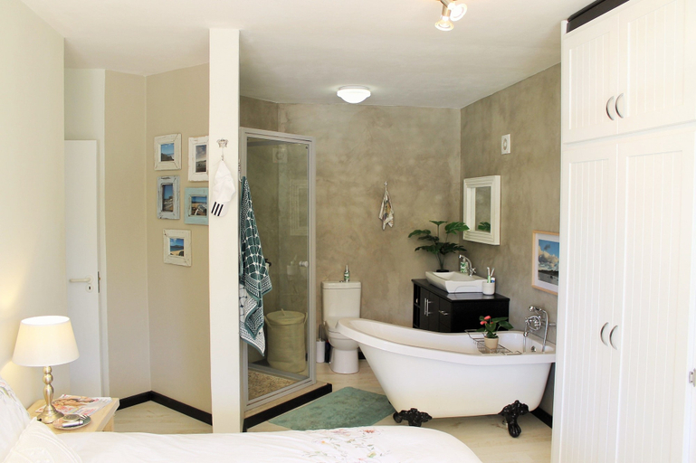 Bathroom 3, Lagoon Terrace 14, Eden