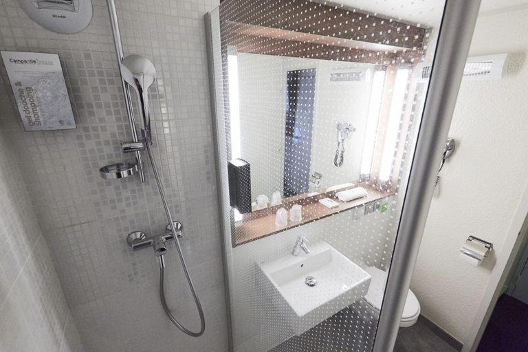 Bathroom 4, Hotel Campanile Saint Etienne Centre - Villars, Loire