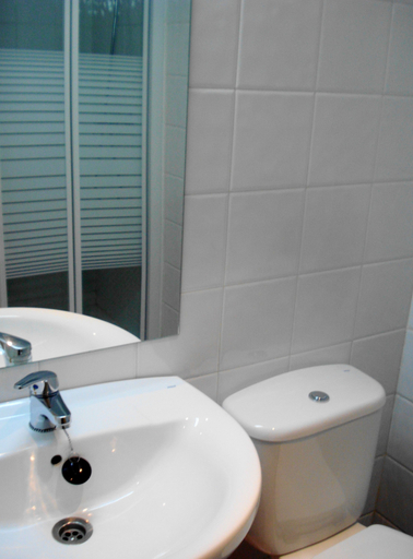 Bathroom 5, Residencia universitaria Atilano Coco, Salamanca