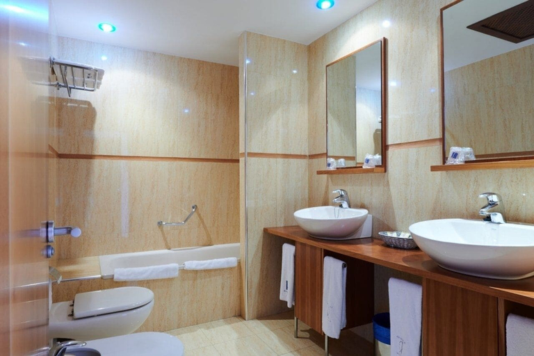 Bathroom 4, Ramblas Vendrell, Tarragona