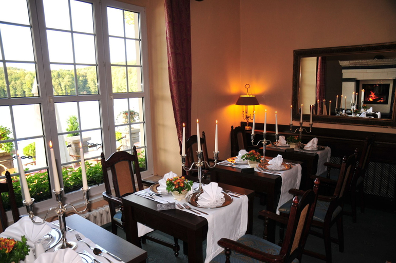 Food & Drinks 4, Podzamcze - Schlosspension, Sławno