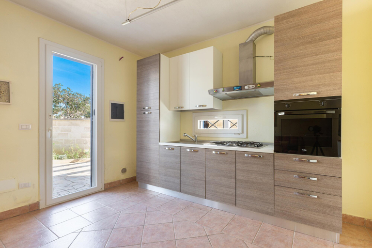 Others 5, 2149 Villa Elena, Lecce
