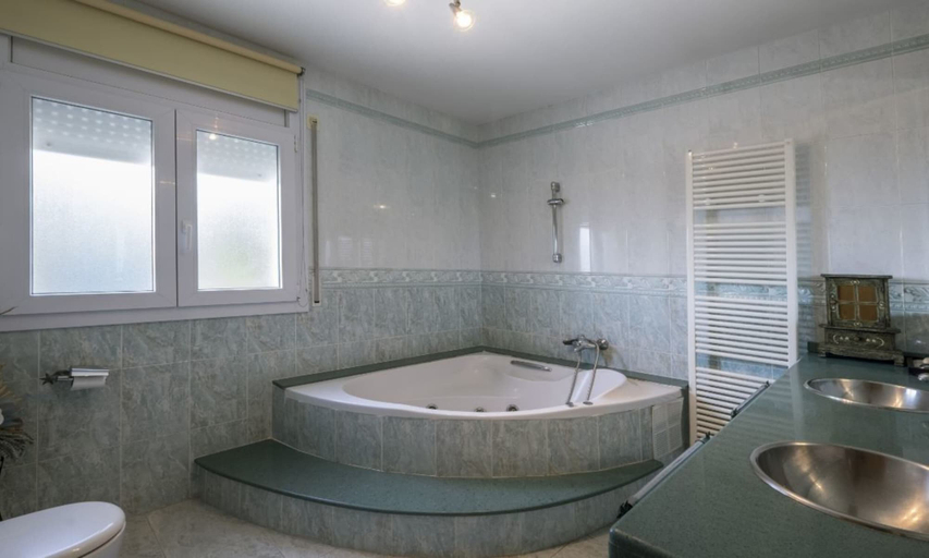 Bathroom 4, Villa in Lloret de Mar - 104817 by MO Rentals, Girona