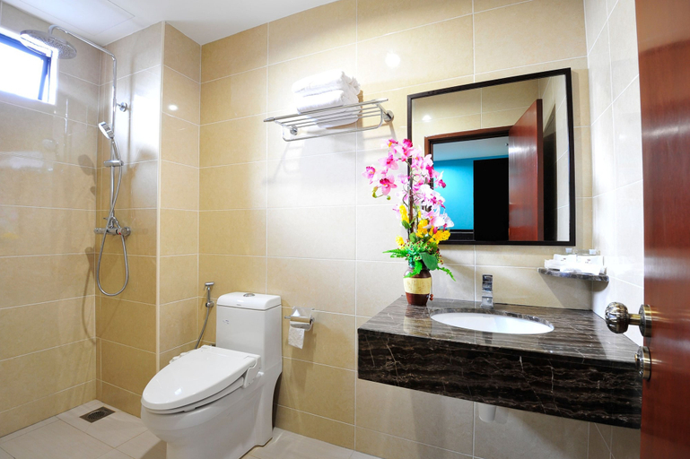 Bathroom 4, Hallmark Express Hotel, Malacca City
