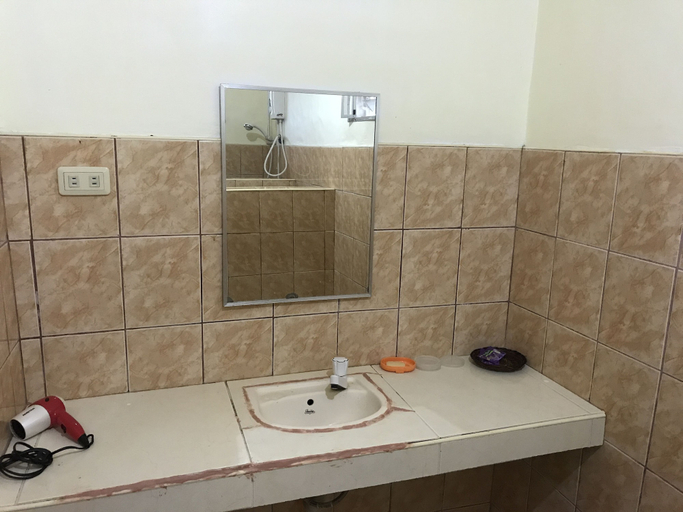 Bathroom 4, Nova Beach Resort, Panglao