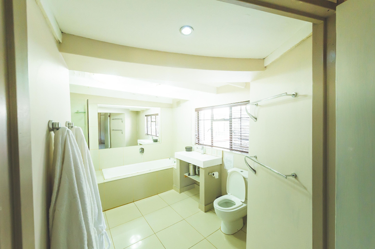 Bathroom 3, Deruxa Cottages, City of Tshwane