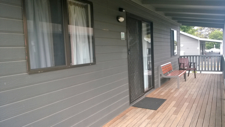 Exterior & Views 13