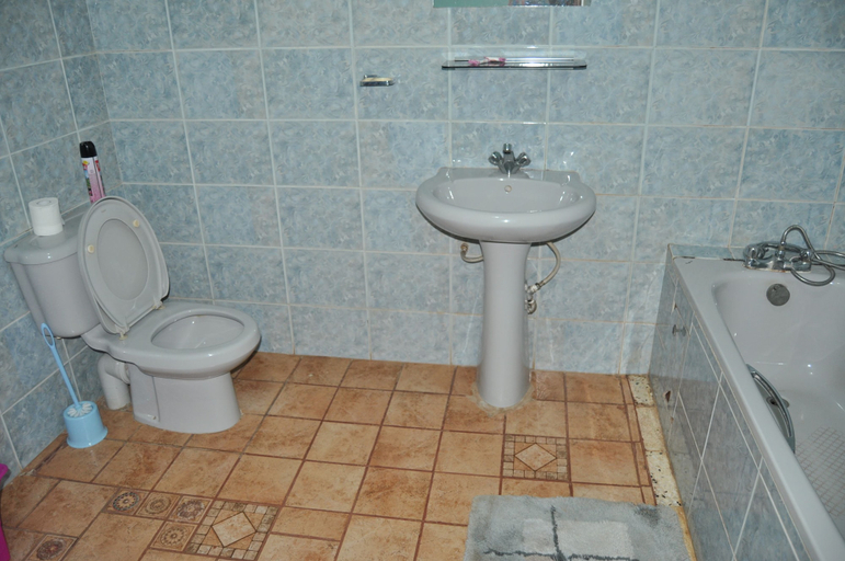 Bathroom, Rydges Accomodations, Jinja