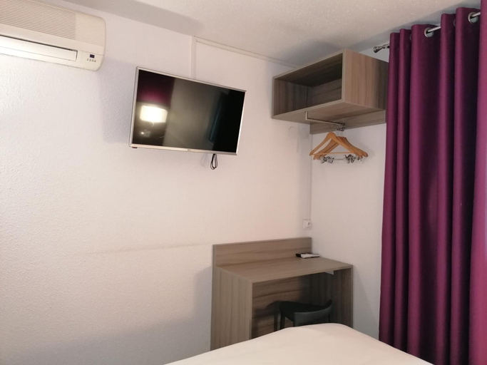Bedroom 2, Cit'Hotel Saxotel Chalon-sur-Saône Nord, Saône-et-Loire