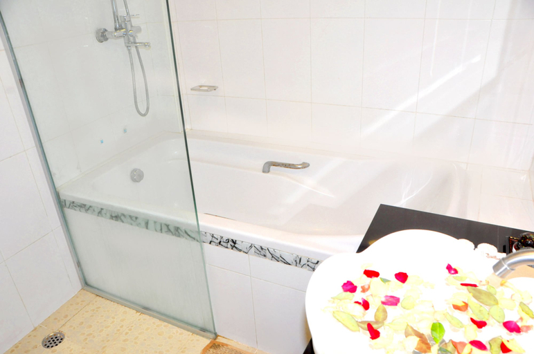 Bathroom 4, La Casa Di Bagan Nan Eain Thu Hotel, Myingyan