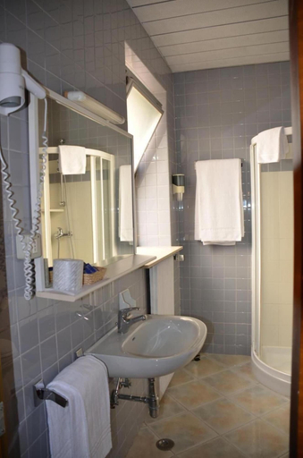 Bathroom 4, Hotel Milano, Trieste