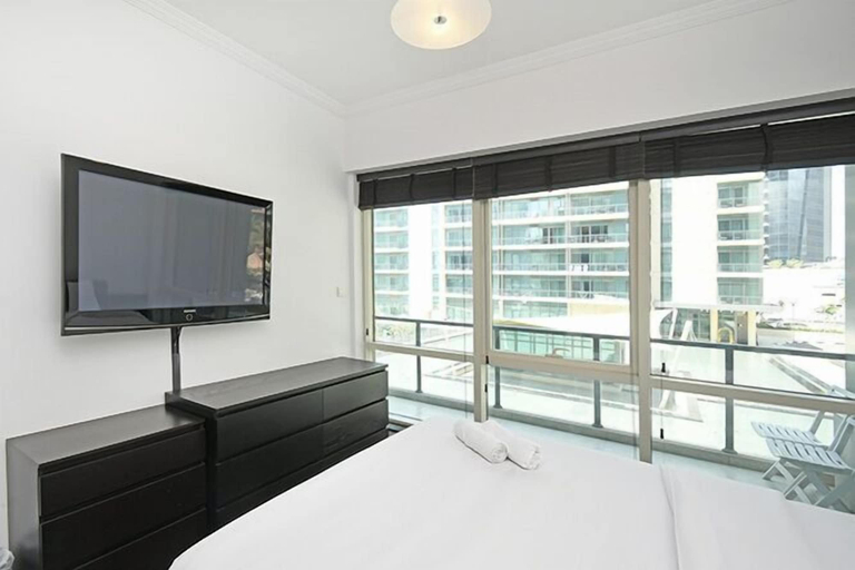 Room 3, Al Majara 5 by Deluxe Holiday Homes, Dubai