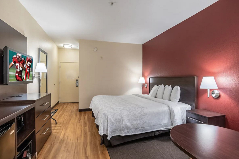 Bedroom 3, Red Roof Plus+ Phoenix West, Maricopa
