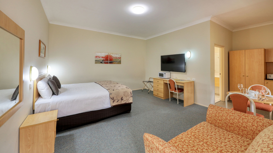 Bedroom 3, Country Gardens Motor Inn, Cowra