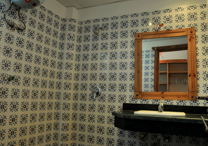 Bathroom 3, Dahab Divers, Sant Katrin