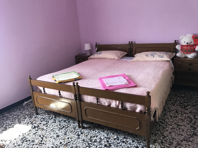 Bedroom 2, Hotel Delfino, Savona
