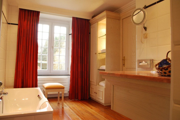 Bathroom 5, Hostellerie le Prieuré de Conques, Luxembourg