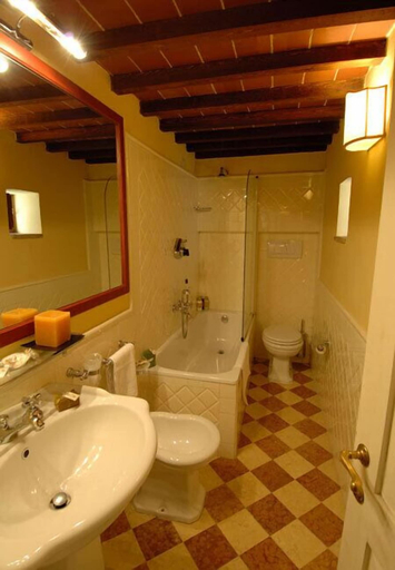 Bathroom 3, Castello di Gargonza, Arezzo