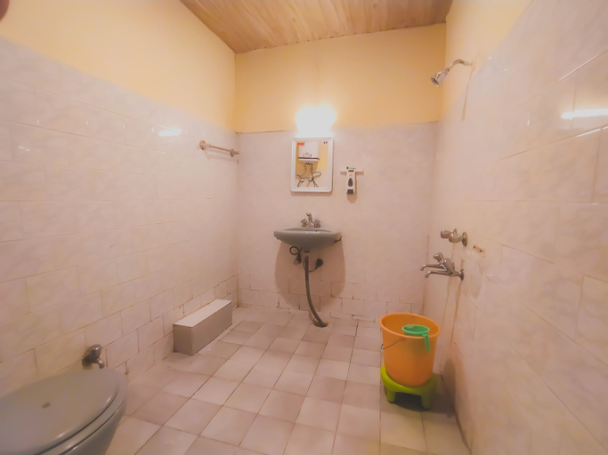 Bathroom 4, Hotel Himdhara, Chamba