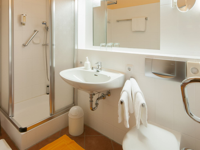 Bathroom 5, Hotel Sonnenhügel, Uelzen