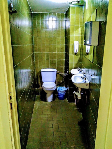 Bathroom 5, Torremolinos Hostel, Málaga