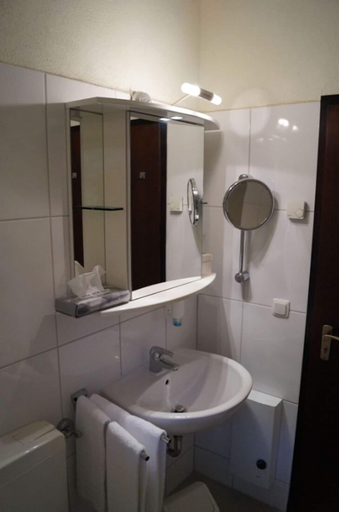 Bathroom 4, Ferienhaus am Stausee Bitburg, Eifelkreis Bitburg-Prüm