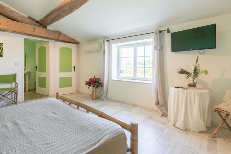 Bedroom 3, L'îlot Vignes, Gironde