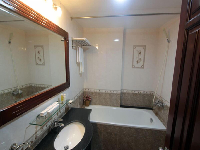 Bathroom 5, Le Foyer Hotel, Hoàn Kiếm