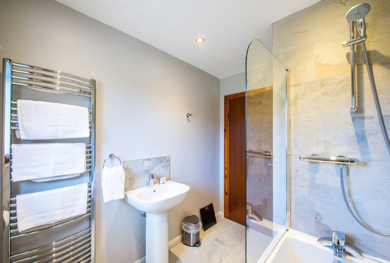 Bathroom 4, The Gamekeeper, Stirling