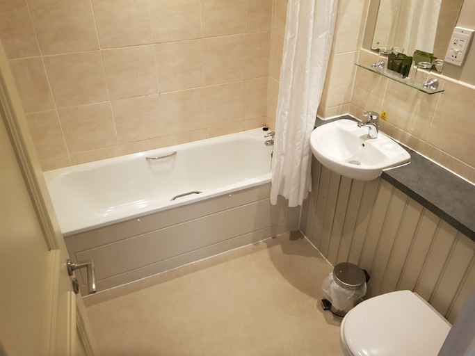 Bathroom 3, Rose And Crown, Bridgend