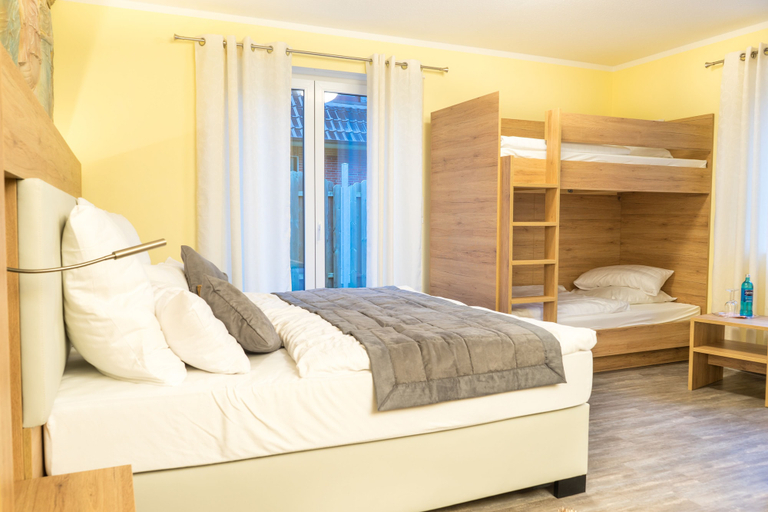 Bedroom 3, Hotel & Restaurant Sparta, Ammerland