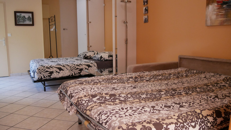 Bedroom 2, Villa Seignemartin, Rhône