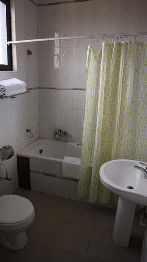 Bathroom 3, Krisview Hotel, Accra