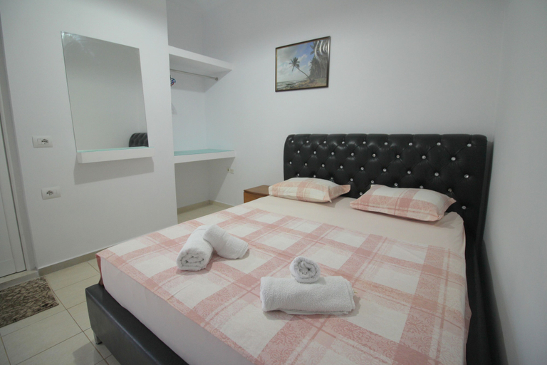 Bedroom 2, Andy Apartments, Sarandës