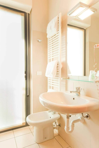 Bathroom 3, Agorà Hotel, Asti