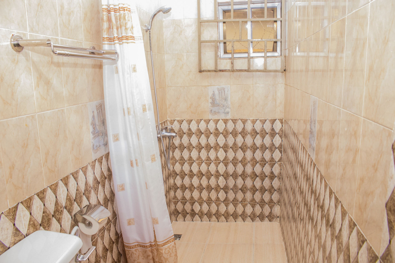 Bathroom 3, Lovista Hotel, Accra