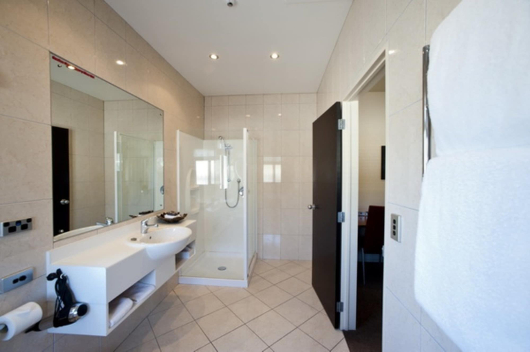 Bathroom 4, Harvest Lodge, Hastings city