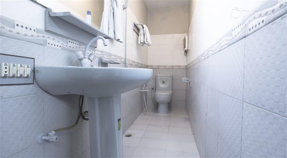 Bathroom 3, Hilltop Hotel, Karachi