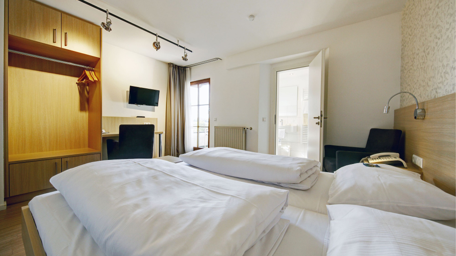 Bedroom 3, Hotel Bauer Großbettlingen, Esslingen