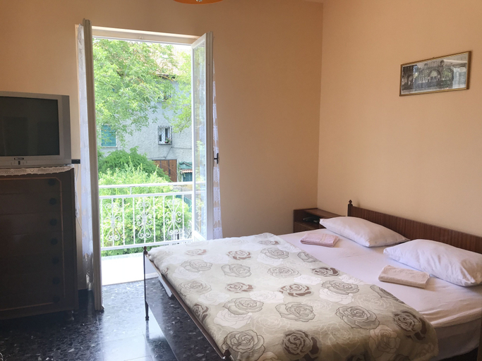 Bedroom 4, Hotel Delfino, Savona