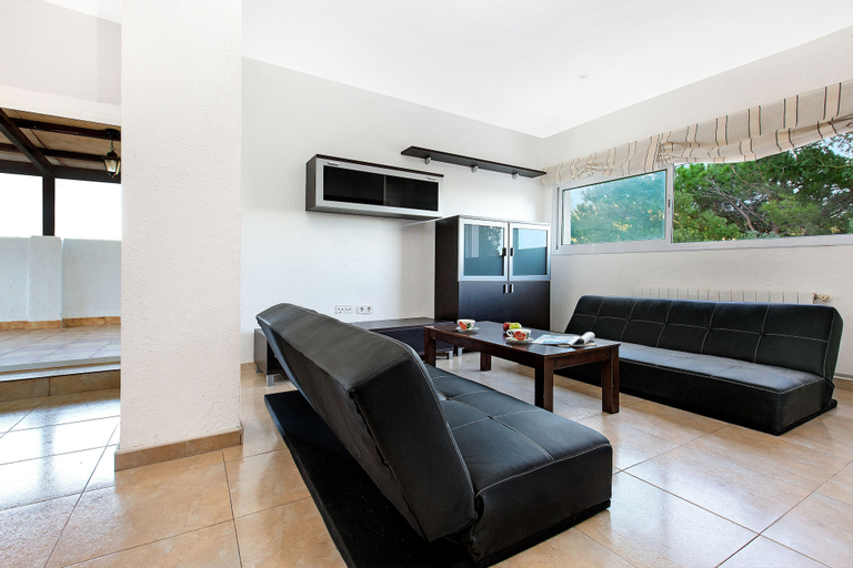 Others 4, Villa Salu, Girona