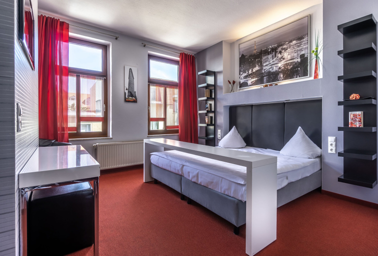 Bedroom 4, SL'otel - Das StadtHotel, Salzlandkreis
