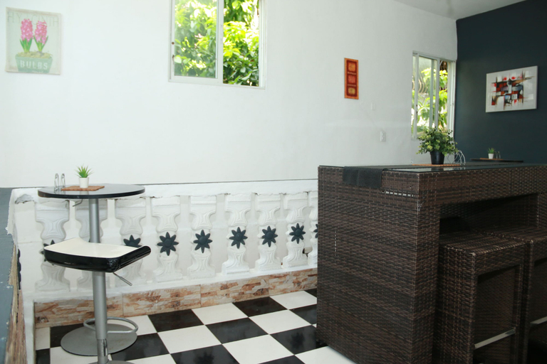 Others 5, Aarony House, Distrito Nacional