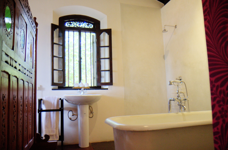 Bathroom 4, Galle Henna Estate, Habaraduwa